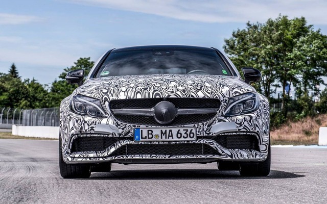 メルセデス AMG Cクラスクーペの開発プロトタイプ車