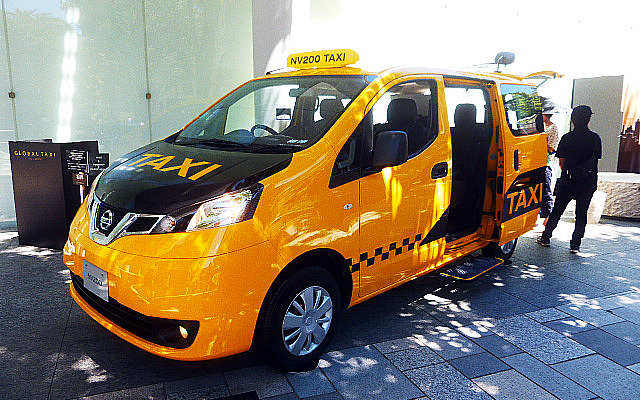 「テレビ朝日・六本木ヒルズ夏祭りSUMMERSTATION」の日産『NV200タクシー』エリア