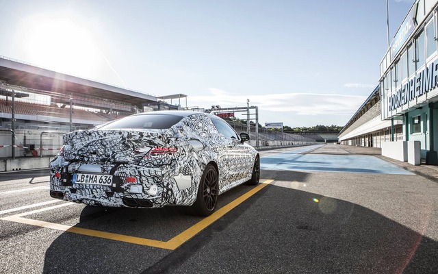 メルセデス AMG Cクラスクーペの開発車両がホッケンハイムに
