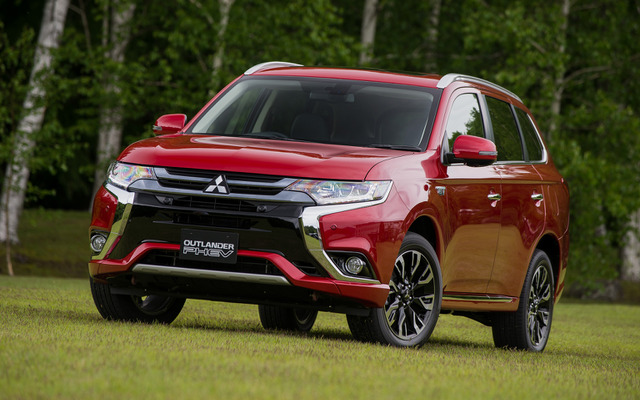 三菱 新型 アウトランダー PHEV G NAVI PKG