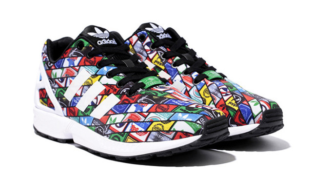 アディダスオリジナルスがシュータンロゴのアーカイブデザインをアッパーにコラージュした「ZX FLUX」の新作モデル（1万2,000円）を発売