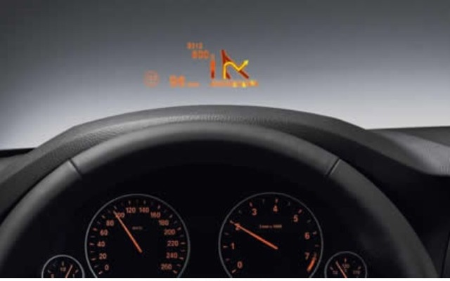 日本精機がBMW5シリーズ向けに納入しているヘッドアップディスプレイ（参考画像）