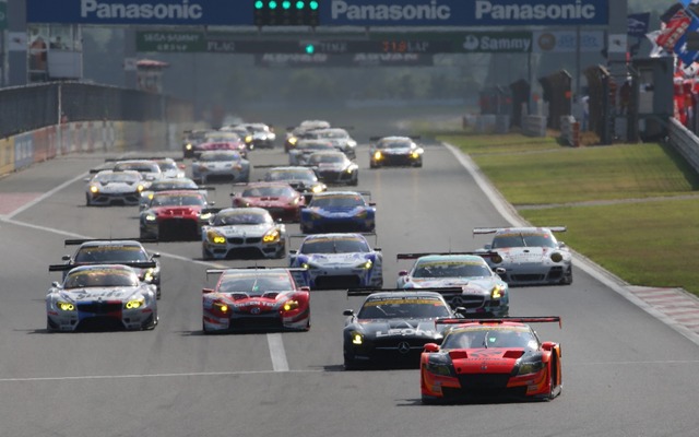 GT300のスタート。