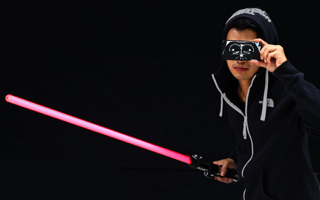 ダース・べイダーになれるiPhoneケース「STAR WARS トランスフォームアイケース」
