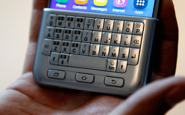 物理的QWERTYキーボードが付属した「Keyboard Cover Case」　(C) Getty Images