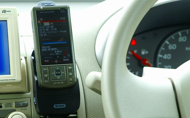 【ケータイでモバHO!】専用機感覚で使える『MUSIC PORTER X』用車載キット