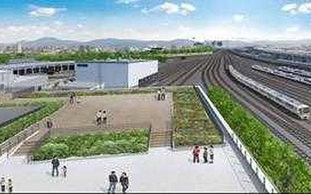 京都鉄道博物館の屋外展望デッキ「スカイテラス」のイメージ。周辺を走るJRの列車も見ることができる。