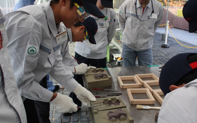 鋳造の体験（トヨタ会館の職業体験プログラム）