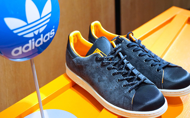 adidas Originals×PORTERのStan Smith（ネイビー／1万6,000円）（伊勢丹新宿店）