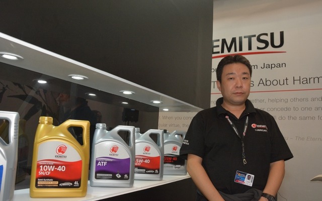 イデミツ・ルブ・テクノ・インドネシアの副取締役社長である伊藤健太郎氏（ガイキンド インドネシア国際オートショー2015）