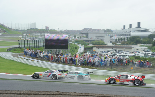 アウト側から見た2コーナーの激感エリア（SUPER GT 第5戦）