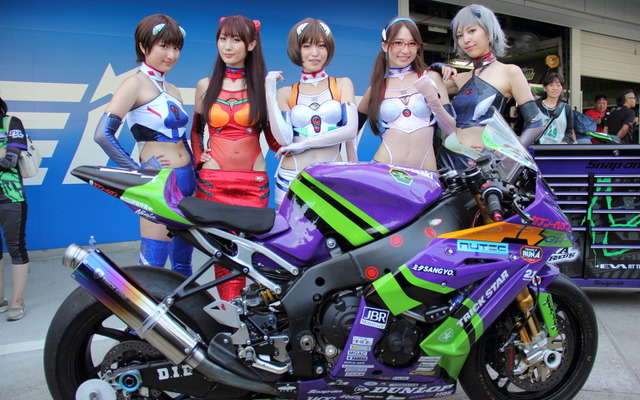 エヴァンゲリオンレーシングのレースクイーン（資料画像）