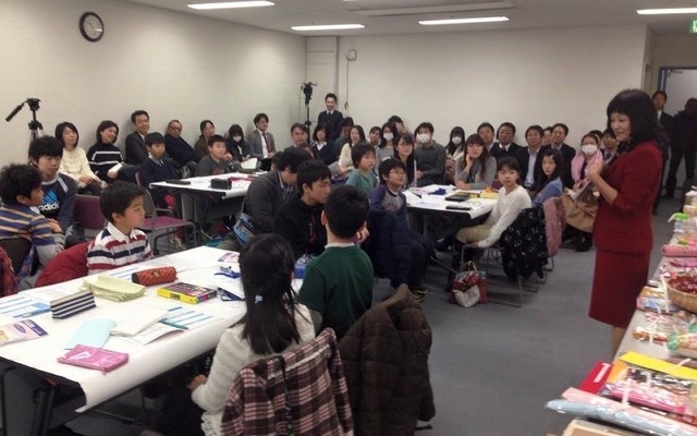 企業活性化センターでの子ども起業塾のようす