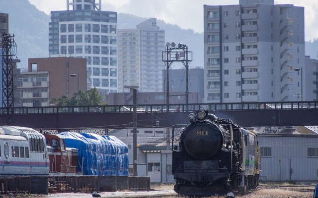 今年の苗穂工場一般公開は9月26日に行われる。写真は昨年のC62 3けん引運転。