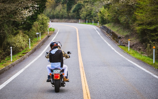 バイクでのツーリング（イメージ）