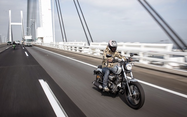 バイクでのツーリング（イメージ）