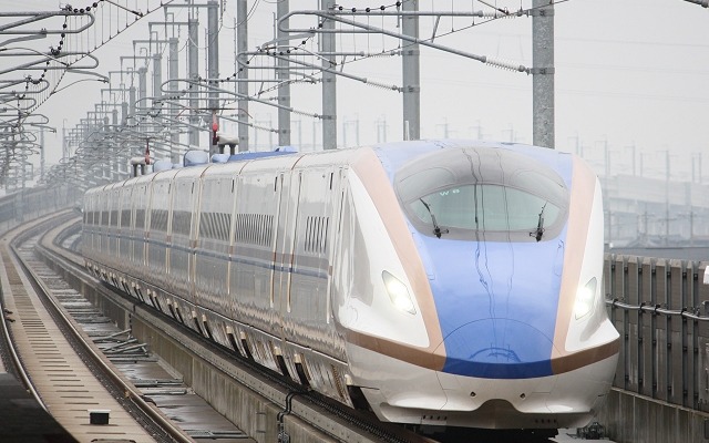 JR西日本は9月27日に北陸新幹線の車両基地を一般公開。W7系の床下見学などが行われる。