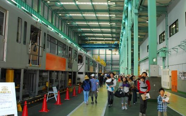 多摩都市モノレールは事前申込み方式の車両基地見学会を10月31日に実施する。