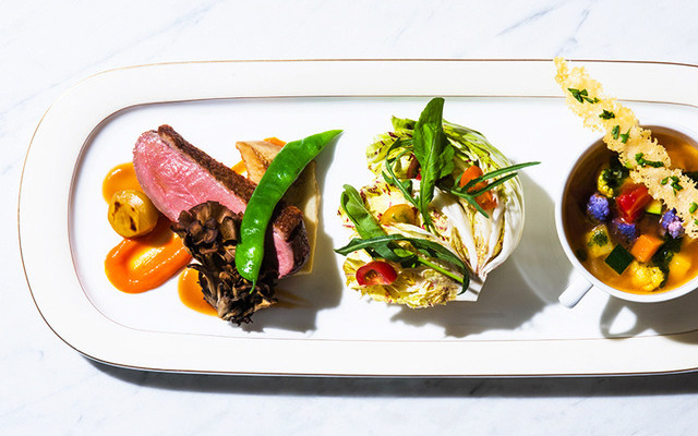 パークハイアット東京／「ピーク ラウンジ」のワンプレートランチ（1,800円）