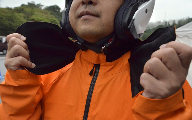 ワイズギアのバイク用レインウェア『アクアクルーズシリーズ』。