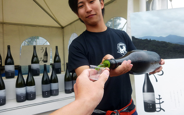 東京・台場の「肉フェス ODAIBA 2015秋」で9月27日まで実施されている「肉料理にあう日本酒」6銘柄無料試飲コーナー