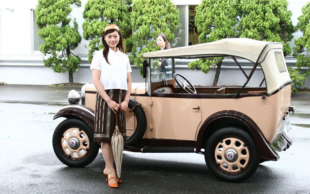 【日産1億台写真蔵】コンパニオン