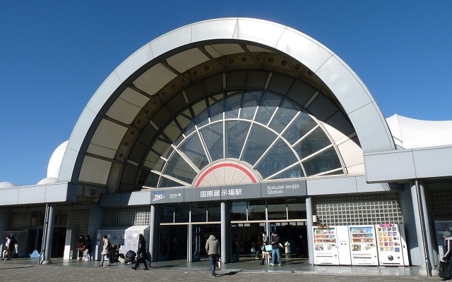 りんかい線の国際展示場駅。2018年度中にホームドアの運用を開始する。