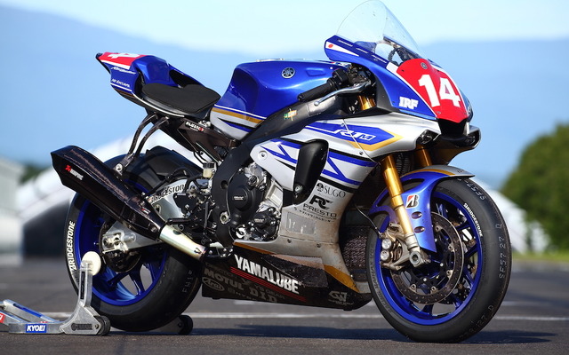 スポーツランドSUGOで公開された「team R1 & YAMALUBE」YZF-R1M