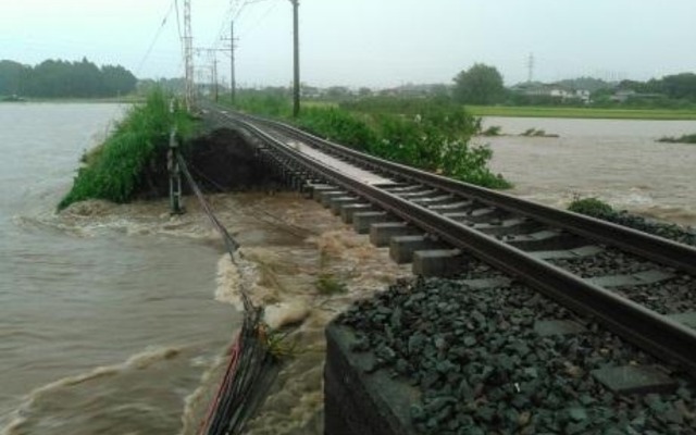 関東・東北豪雨の影響で東武鉄道は宇都宮線で橋りょうが流失。10月7日には再開する予定だ。