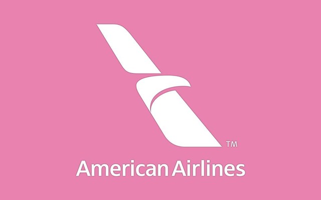 乳がん啓発月間のアメリカン航空のロゴ