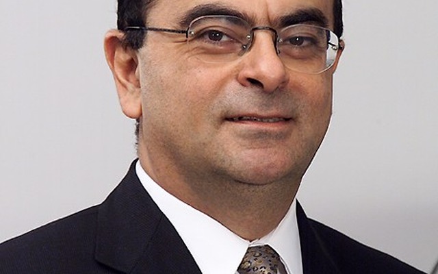 日産ゴーン社長、最も素敵なお父さんに選ばれてご機嫌
