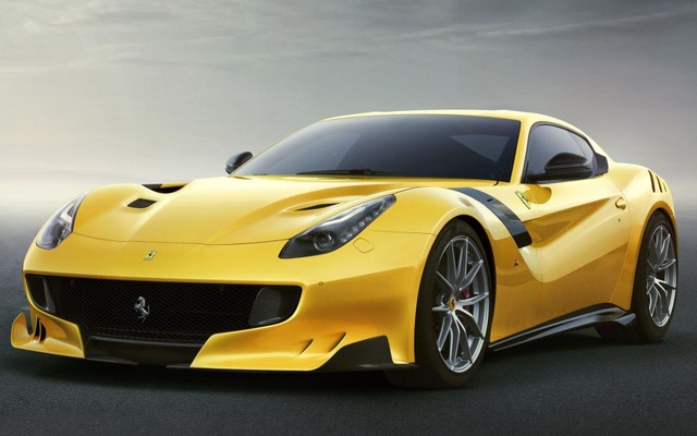 フェラーリ F12 tdf