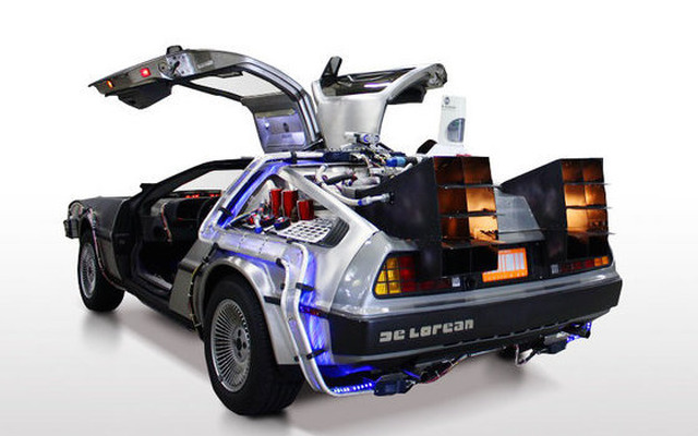 ついに“ごみを使用して動くデロリアン”が実現！「BTTF Part2」の舞台である“10月21日”に一般公開
