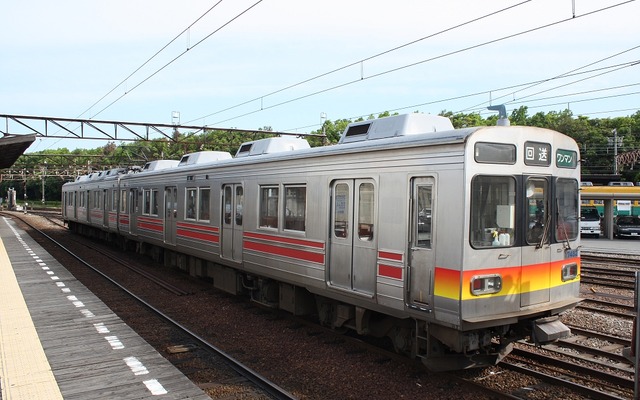 富山地鉄は稲荷山駅に隣接する車両基地の公開イベントを11月8日に行う。