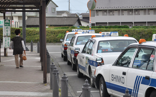 過疎地などでの交通手段として、「ライドシェア（相乗り）」を認める規制緩和へ検討（写真はイメージ）
