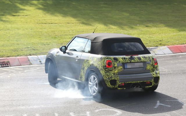 MINIコンバーチブルJCW スクープ写真