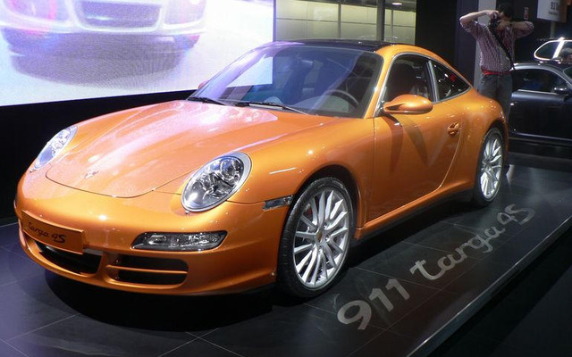 【パリモーターショー06】写真蔵…ポルシェ 911 タルガ4 と タルガ4S