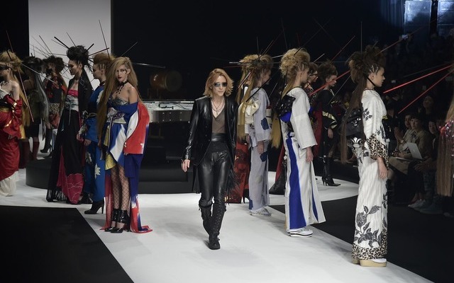実は呉服屋の息子、ミュージシャンYOSHIKIの着物ブランド「YOSHIKIMONO」がランウェイデビュー
