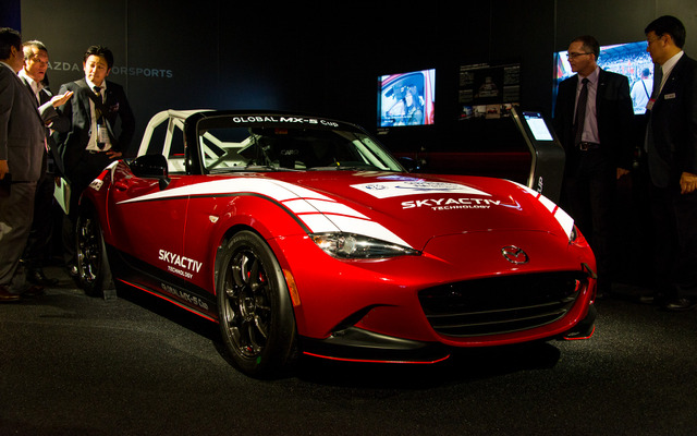 新型マツダロードスターの「グローバルMX-5カップ」参戦マシン（東京モーターショー15）