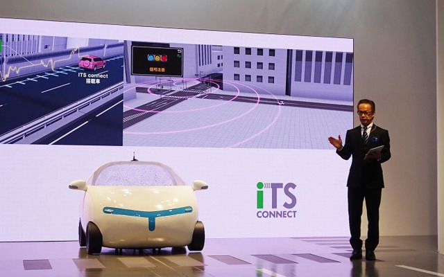 トヨタはSMART MOBILITY CITY 2015で「ITS コネクト」と「ハーモ（Ha:mo）」を紹介