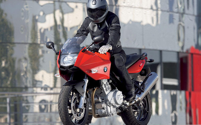 BMW F800 シリーズ を市場投入、新設計エンジン搭載など