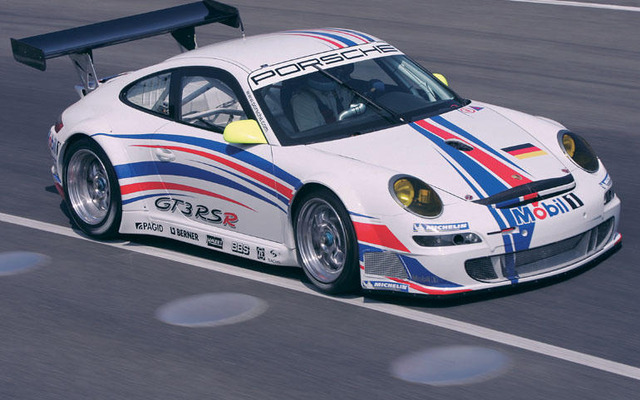 ポルシェ、コックスにポルシェ 911 GT3 RSR の独占販売権