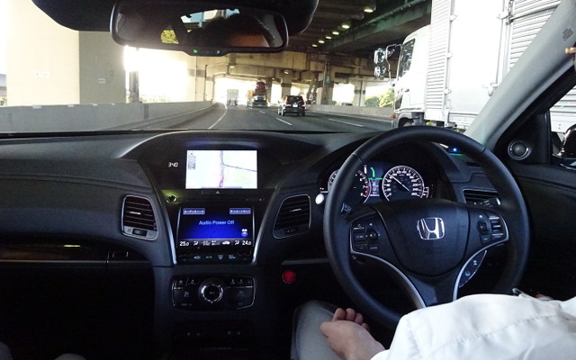 ホンダ、自動運転実験車を首都高で公開