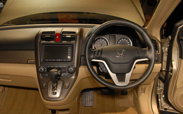 【ホンダ CR-V 新型発表】メタル調パーツで骨格と質感を