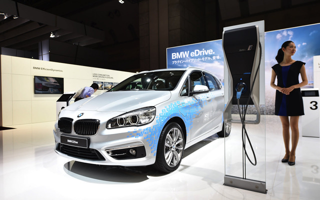 BMW 225xe（東京モーターショー15）