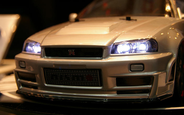 LEDでピカピカ…プラモデルラジコンショー06