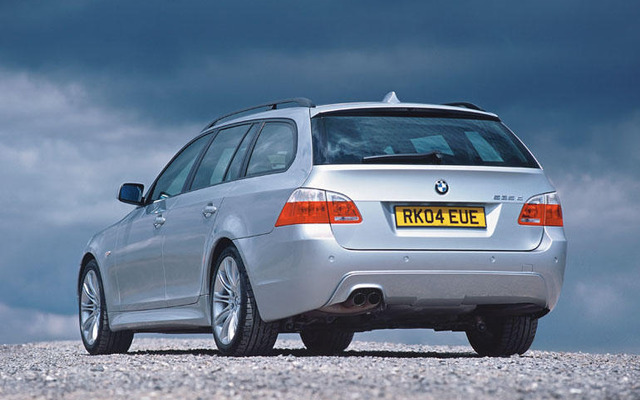 BMW5シリーズの旗艦モデル、550i にツーリングを発売