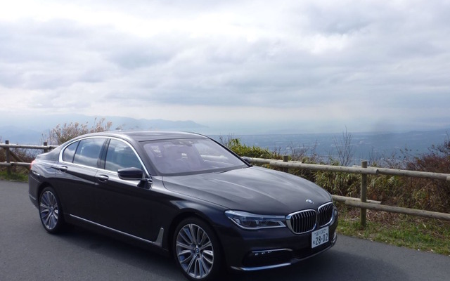 BMW 740i