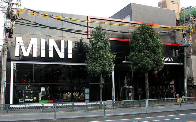 MINI ショールームを一新…新CI 導入