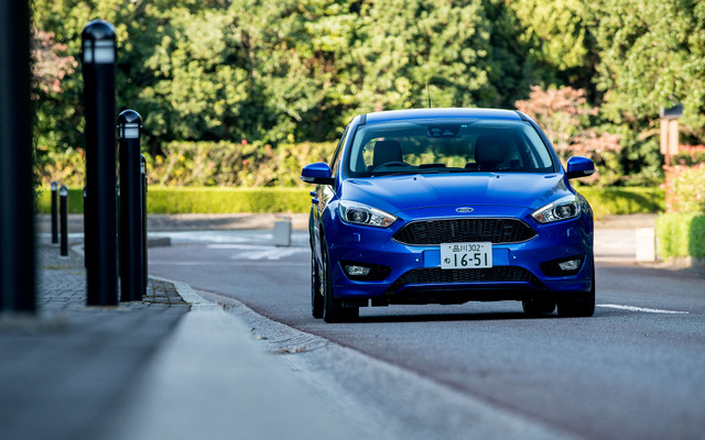 フォード フォーカス Sport+ Ecoboost
